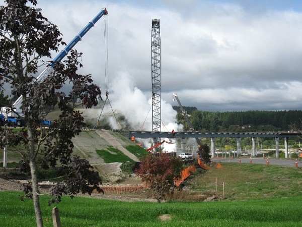 Wairakei bridge final span in place